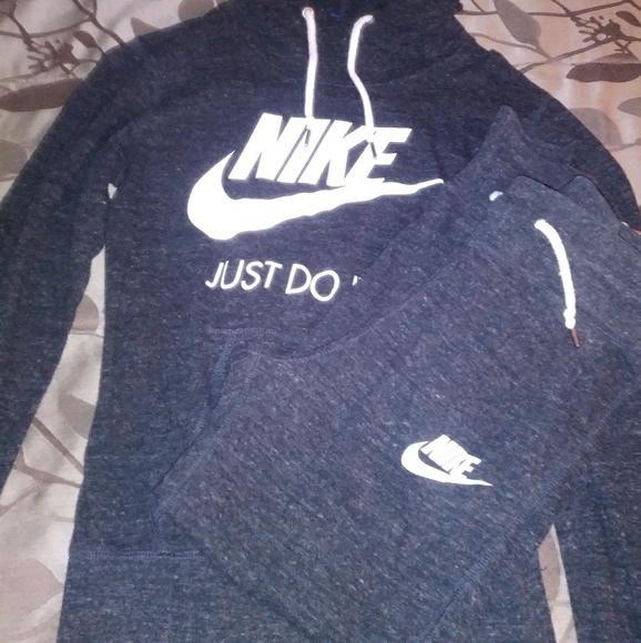 nike sweater outfit